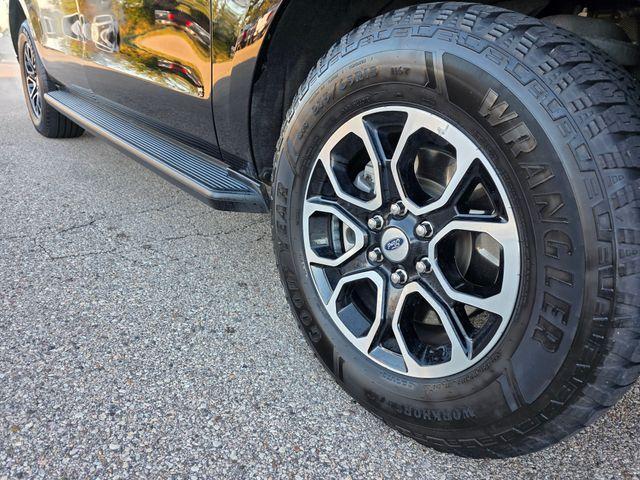 Photo of 2024 Agate Black Metallic Ford Expedition Max
