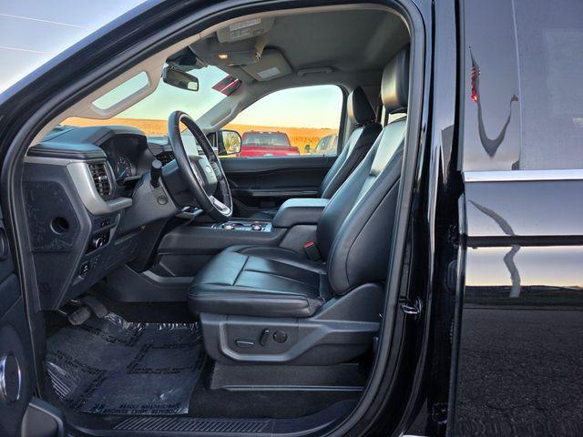 Photo of 2024 Agate Black Metallic Ford Expedition Max