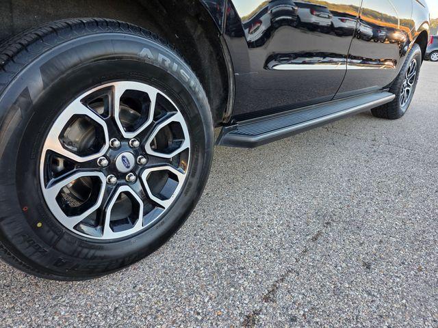 Photo of 2024 Agate Black Metallic Ford Expedition Max