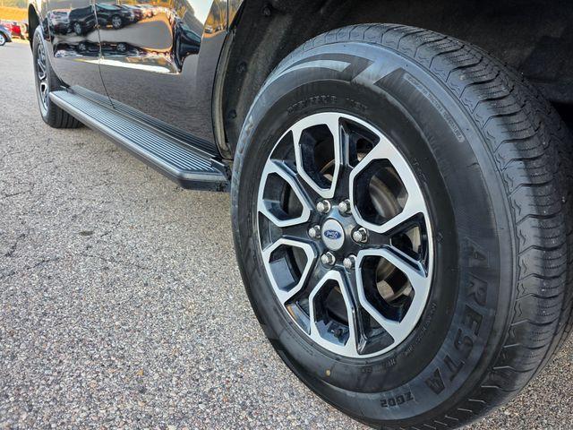 Photo of 2024 Agate Black Metallic Ford Expedition Max