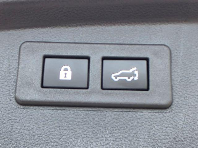 Photo of 2023 Crystal White Pearl Subaru Outback