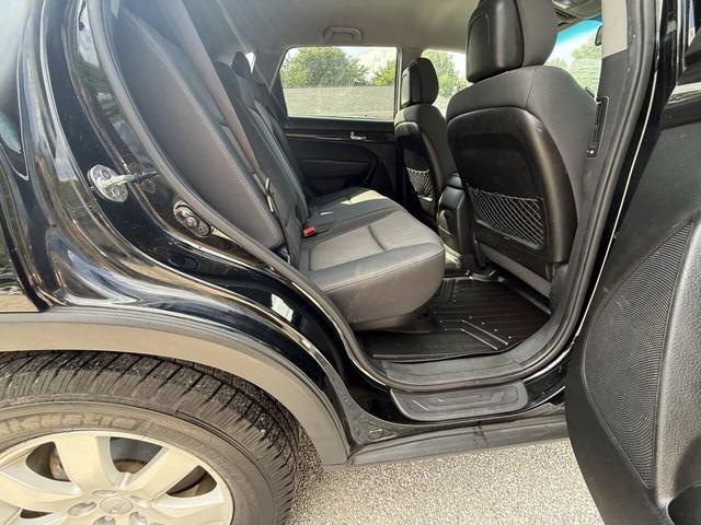 Photo of 2012 Ebony Black Kia Sorento