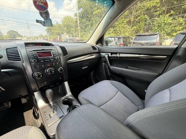 Photo of 2012 Ebony Black Kia Sorento