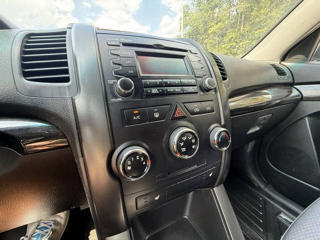 Photo of 2012 Ebony Black Kia Sorento