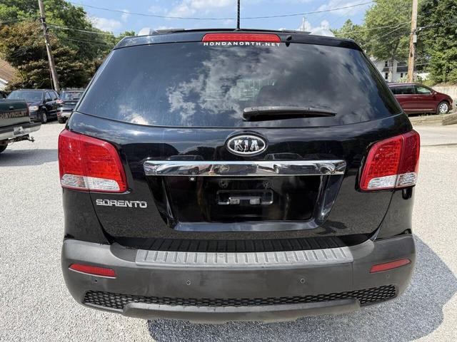 Photo of 2012 Ebony Black Kia Sorento