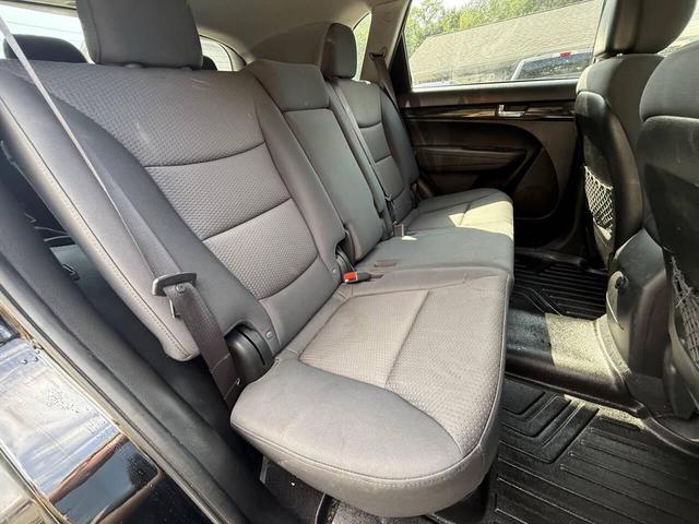 Photo of 2012 Ebony Black Kia Sorento