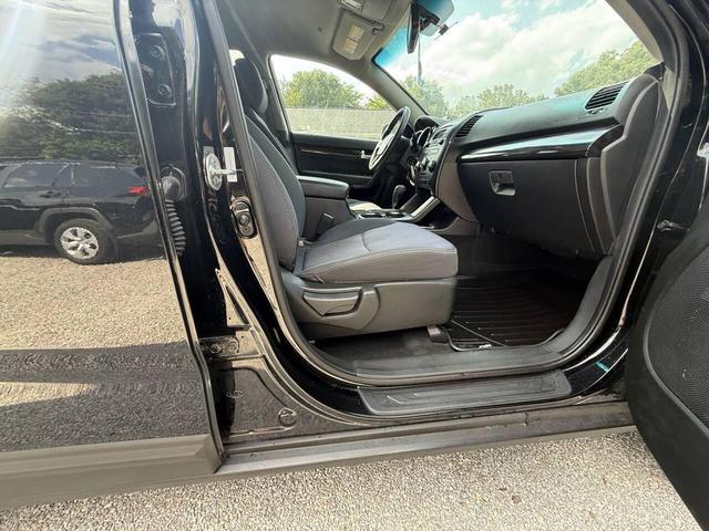 Photo of 2012 Ebony Black Kia Sorento