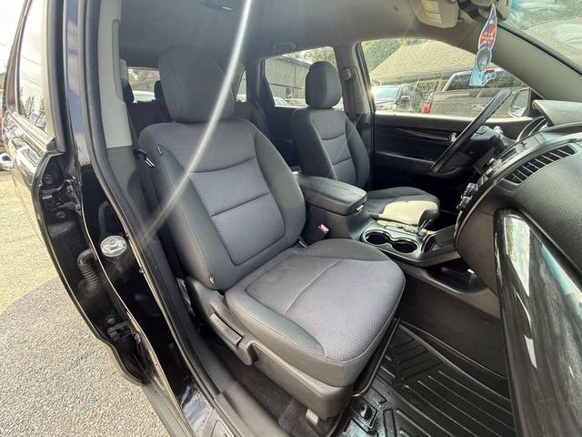 Photo of 2012 Ebony Black Kia Sorento