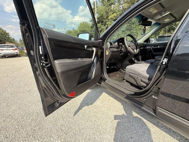 Photo of 2012 Ebony Black Kia Sorento