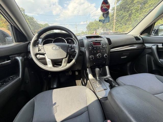 Photo of 2012 Ebony Black Kia Sorento