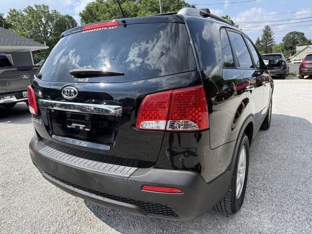Photo of 2012 Ebony Black Kia Sorento