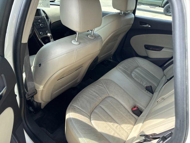 Photo of 2014 White Diamond Tricoat Buick Verano