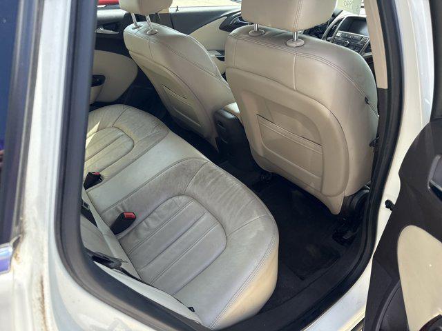 Photo of 2014 White Diamond Tricoat Buick Verano