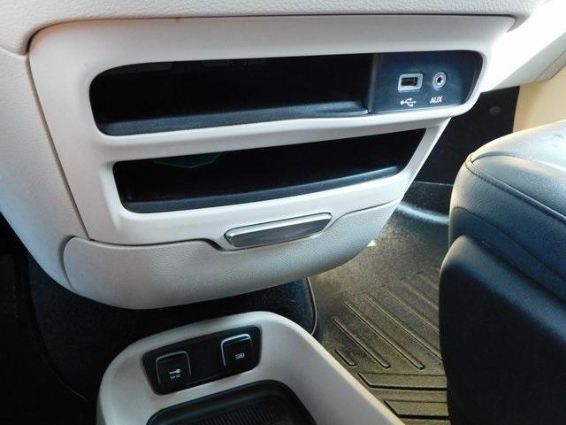 Photo of 2019 Granite Crystal Clearcoat Metallic Chrysler Pacifica