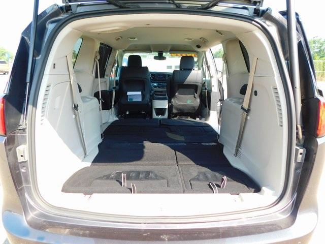 Photo of 2019 Granite Crystal Clearcoat Metallic Chrysler Pacifica