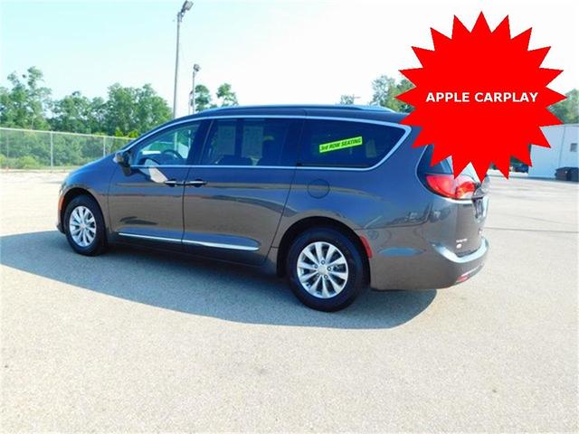 Photo of 2019 Granite Crystal Clearcoat Metallic Chrysler Pacifica