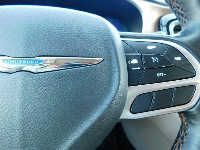 Photo of 2019 Granite Crystal Clearcoat Metallic Chrysler Pacifica
