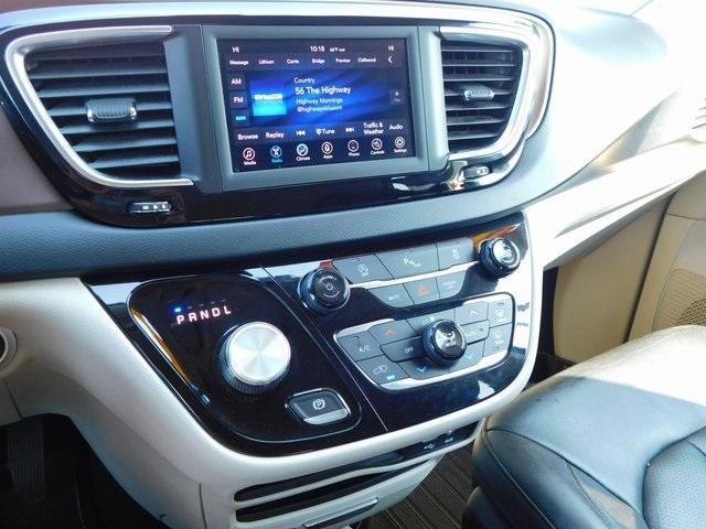 Photo of 2019 Granite Crystal Clearcoat Metallic Chrysler Pacifica