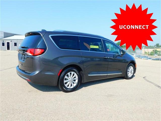 Photo of 2019 Granite Crystal Clearcoat Metallic Chrysler Pacifica