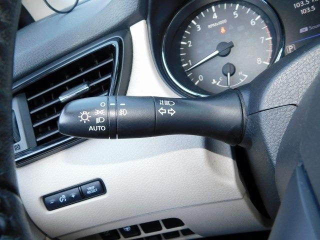 Photo of 2020 White Nissan Rogue Sport