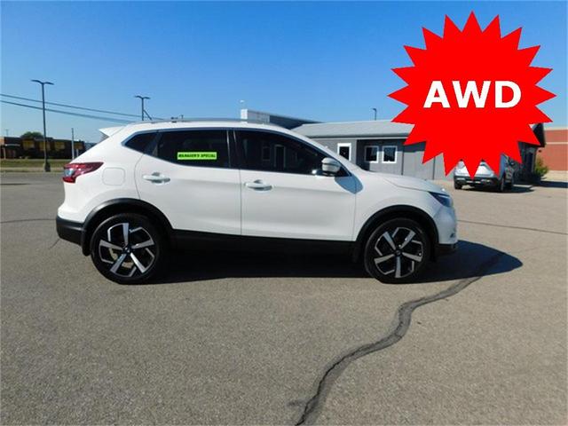 Photo of 2020 White Nissan Rogue Sport