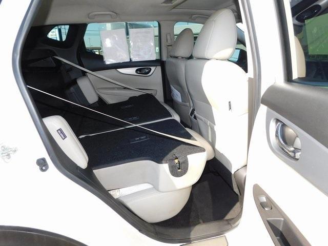 Photo of 2020 White Nissan Rogue Sport