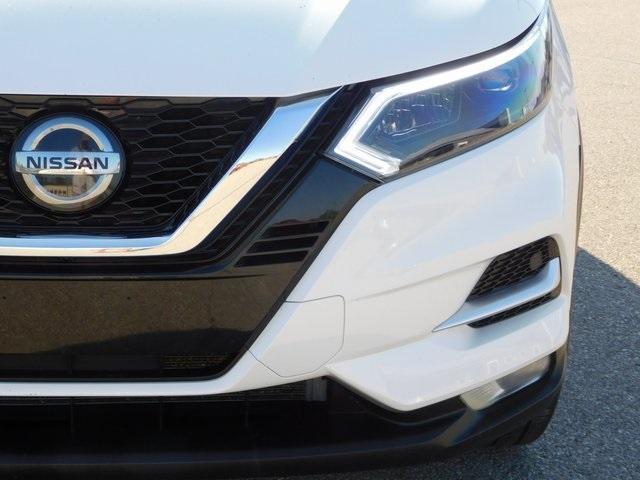 Photo of 2020 White Nissan Rogue Sport