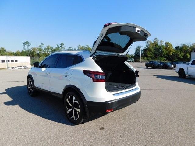 Photo of 2020 White Nissan Rogue Sport