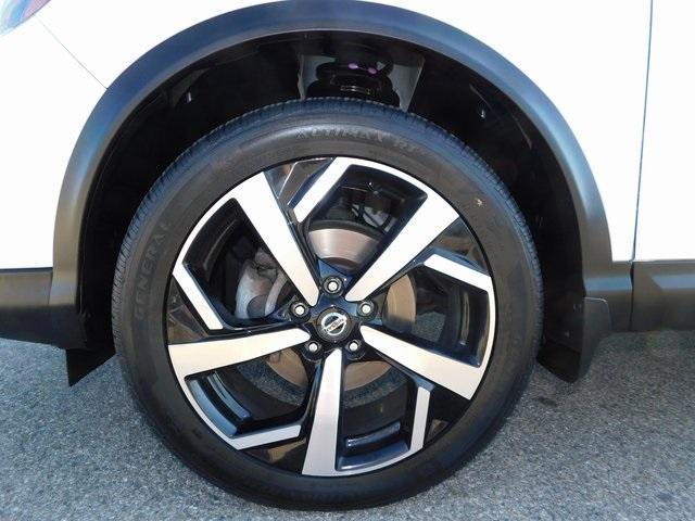 Photo of 2020 White Nissan Rogue Sport