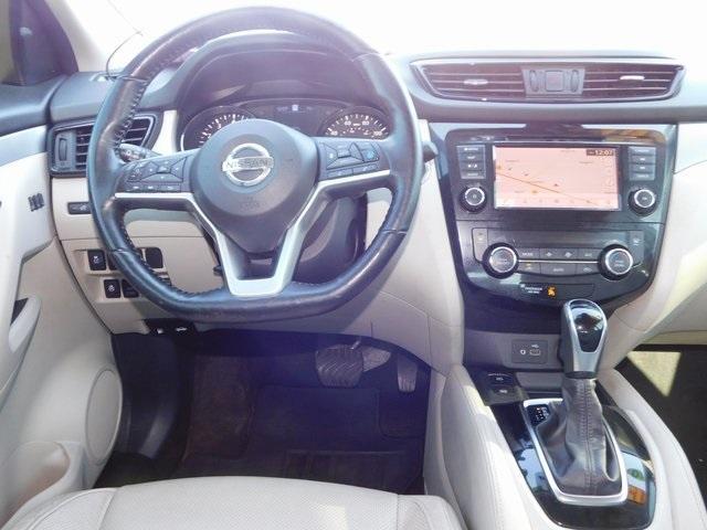 Photo of 2020 White Nissan Rogue Sport