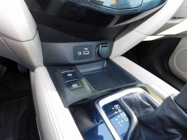 Photo of 2020 White Nissan Rogue Sport