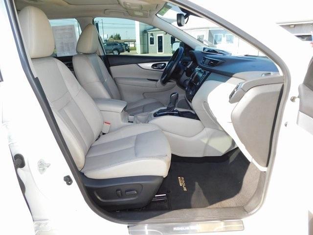 Photo of 2020 White Nissan Rogue Sport