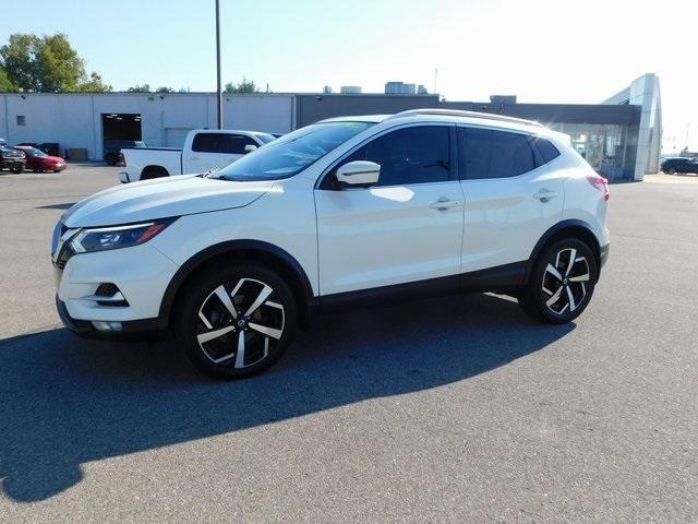 Photo of 2020 White Nissan Rogue Sport