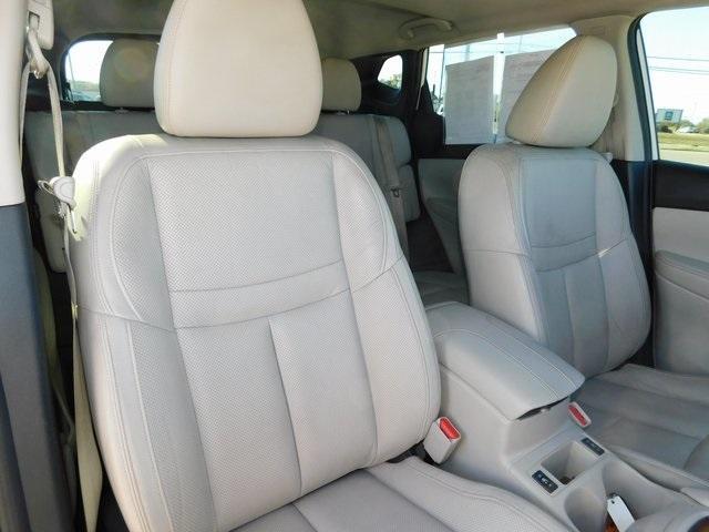 Photo of 2020 White Nissan Rogue Sport
