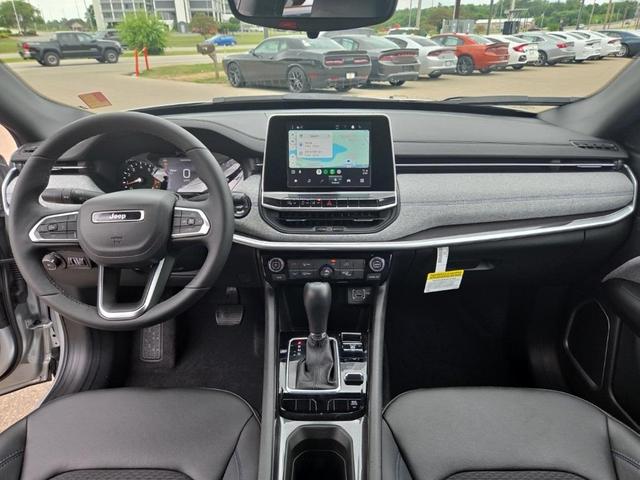 Photo of 2025 Silver Zynith Jeep Compass