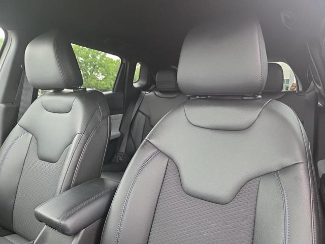 Photo of 2025 Silver Zynith Jeep Compass