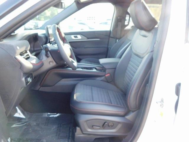 Photo of 2025 Star White Ford Explorer