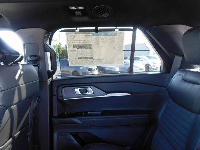 Photo of 2025 Star White Ford Explorer