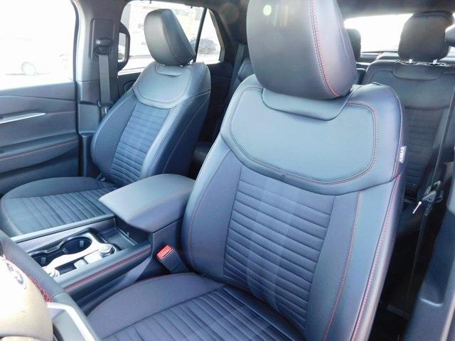 Photo of 2025 Star White Ford Explorer