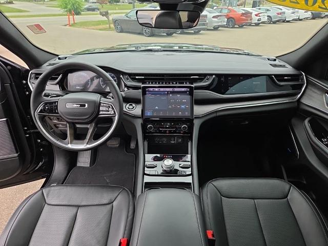 Photo of 2023 Diamond Black Jeep Grand Cherokee