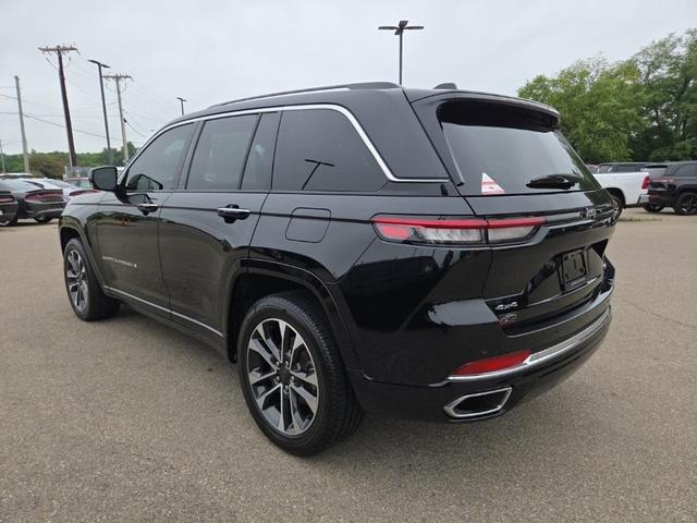 Photo of 2023 Diamond Black Jeep Grand Cherokee