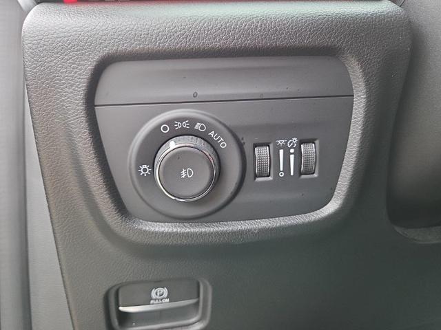 Photo of 2023 Diamond Black Jeep Grand Cherokee