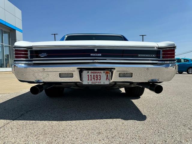 Photo of 1967 White Chevrolet Malibu