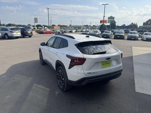 Photo of 2024 Summit White Chevrolet Trax
