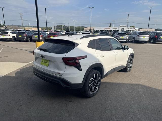 Photo of 2024 Summit White Chevrolet Trax