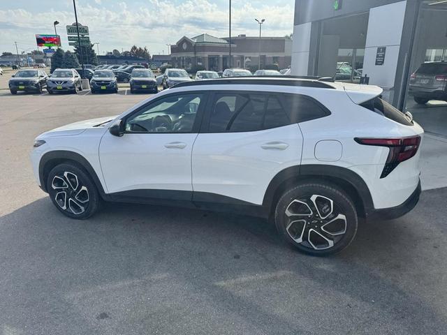 Photo of 2024 Summit White Chevrolet Trax