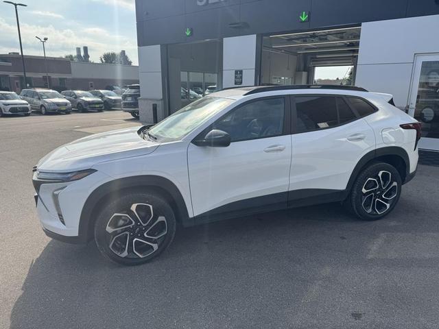 Photo of 2024 Summit White Chevrolet Trax