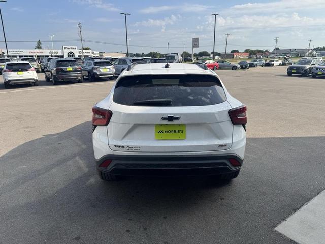 Photo of 2024 Summit White Chevrolet Trax