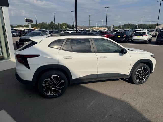 Photo of 2024 Summit White Chevrolet Trax