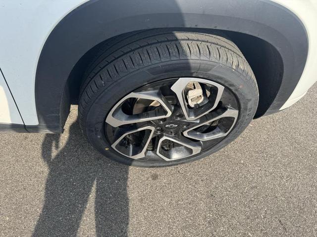 Photo of 2024 Summit White Chevrolet Trax
